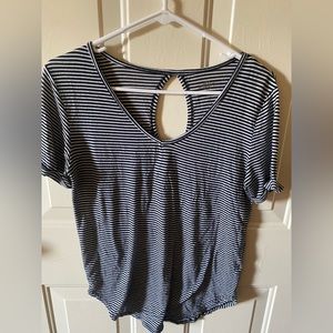 Black and white striped opening in the back So shirt